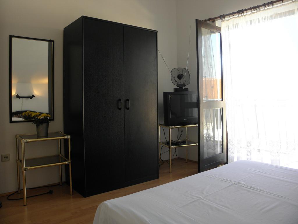 Apartment Perkov Tribalj Oda fotoğraf